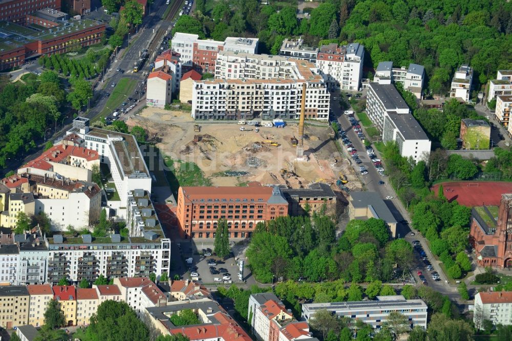 Luftaufnahme Berlin - Abrißarbeiten auf dem Gelände der Ruine des Böhmisches Brauhaus in Berlin