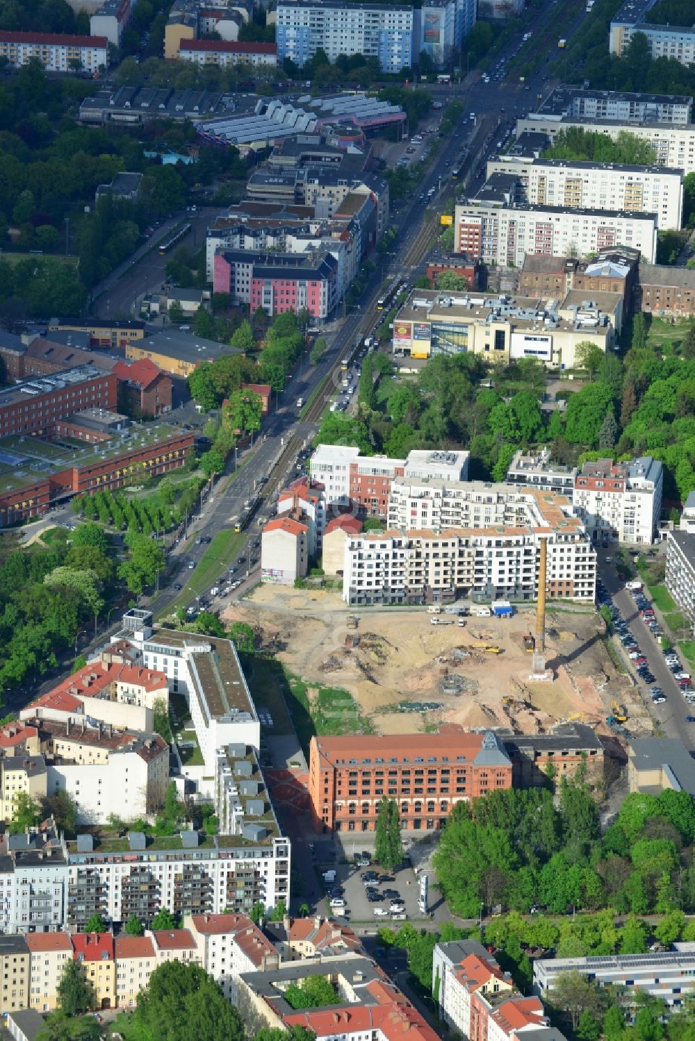 Berlin von oben - Abrißarbeiten auf dem Gelände der Ruine des Böhmisches Brauhaus in Berlin