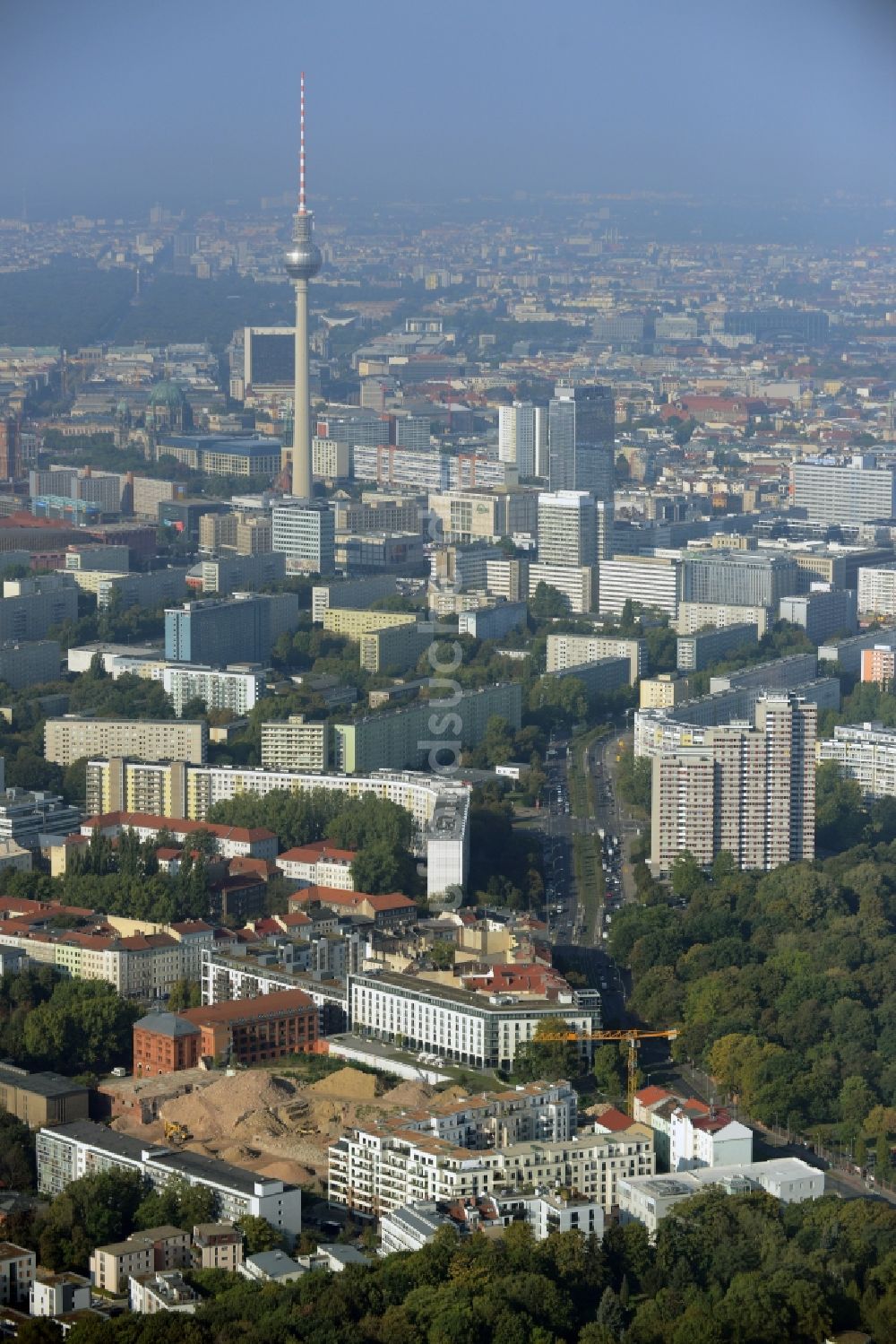 Luftaufnahme Berlin - Abrißarbeiten auf dem Gelände der Ruine des Böhmisches Brauhaus in Berlin