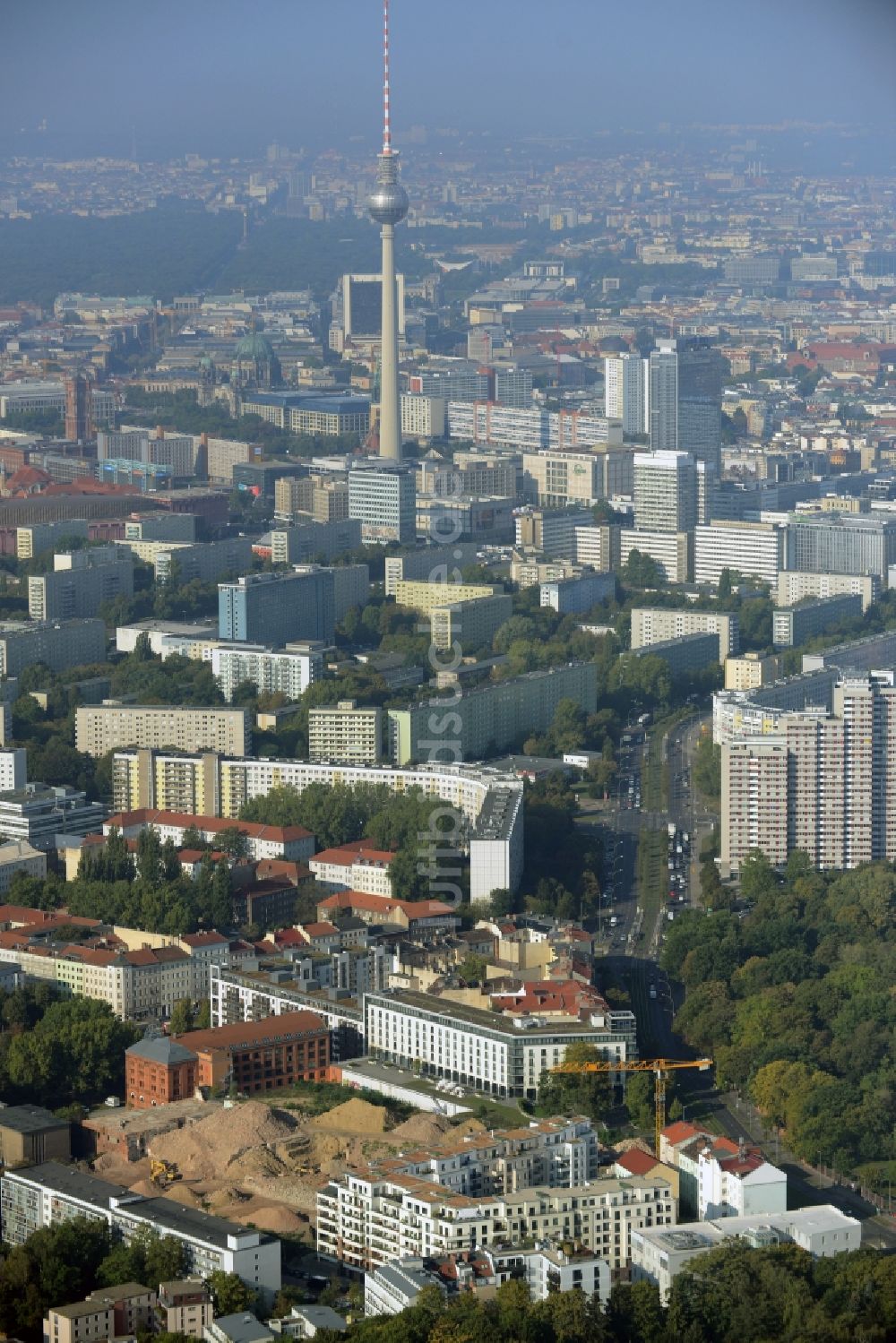 Berlin von oben - Abrißarbeiten auf dem Gelände der Ruine des Böhmisches Brauhaus in Berlin