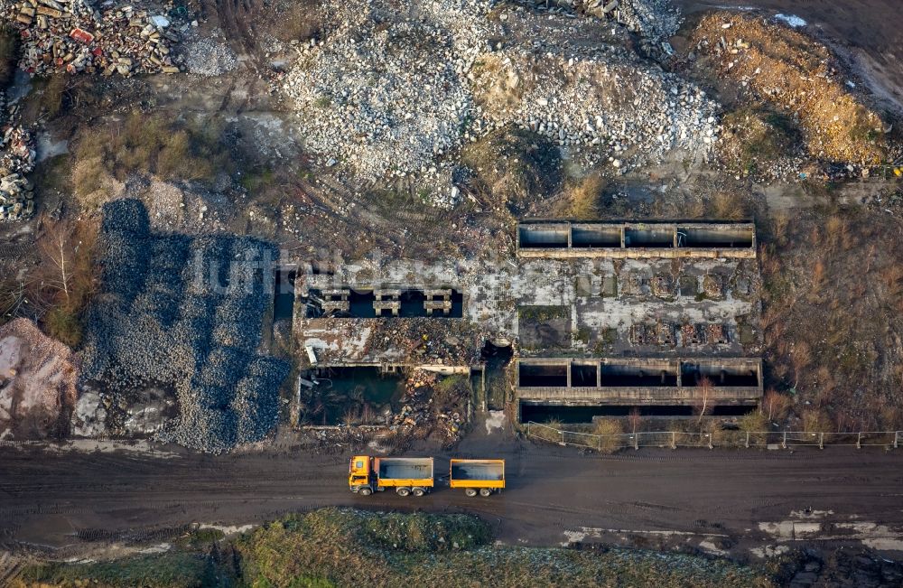 Luftaufnahme Gelsenkirchen - Abrißarbeiten auf dem Gelände der Ruine des ehemaliges Stahlwerkes an der Brüsseler Straße in Gelsenkirchen im Bundesland Nordrhein-Westfalen