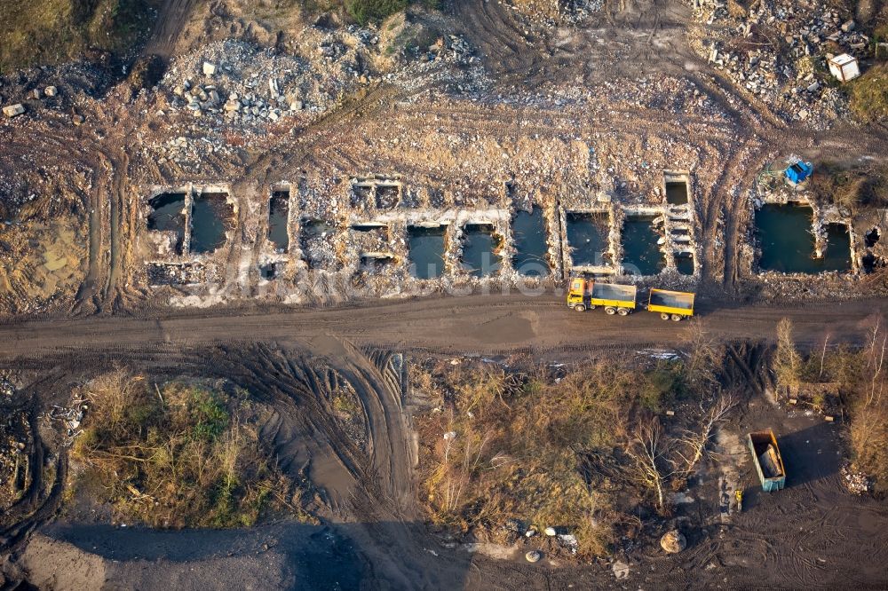 Gelsenkirchen von oben - Abrißarbeiten auf dem Gelände der Ruine des ehemaliges Stahlwerkes an der Brüsseler Straße in Gelsenkirchen im Bundesland Nordrhein-Westfalen