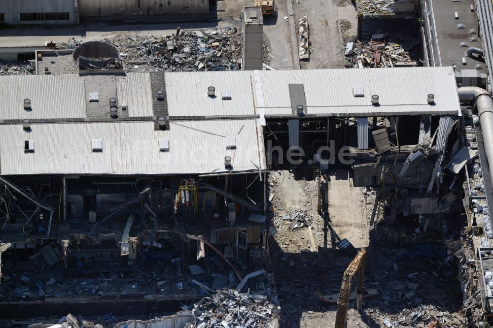 Bochum von oben - Abrißarbeiten auf dem Gelände der Ruine des Opel Werk I in Bochum im Bundesland Nordrhein-Westfalen