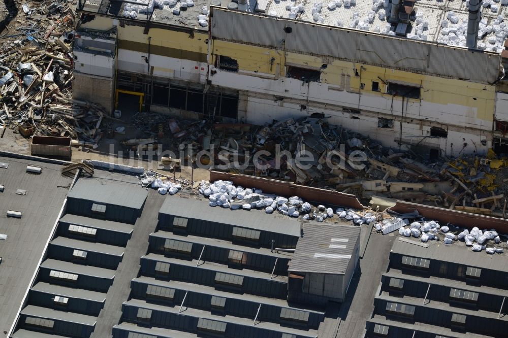 Bochum von oben - Abrißarbeiten auf dem Gelände der Ruine des Opel Werk I in Bochum im Bundesland Nordrhein-Westfalen