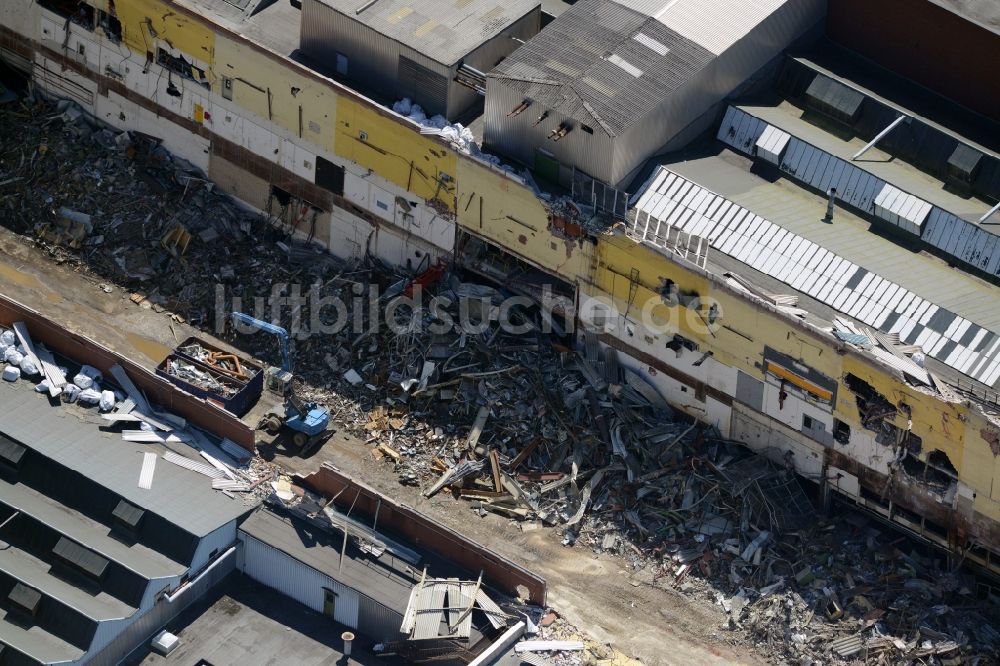 Bochum von oben - Abrißarbeiten auf dem Gelände der Ruine des Opel Werk I in Bochum im Bundesland Nordrhein-Westfalen