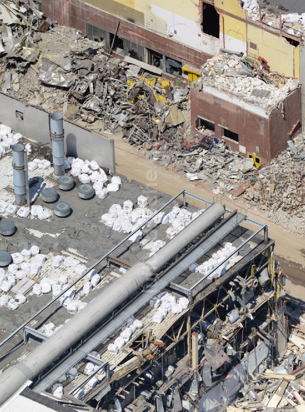 Bochum aus der Vogelperspektive: Abrißarbeiten auf dem Gelände der Ruine des Opel Werk I in Bochum im Bundesland Nordrhein-Westfalen