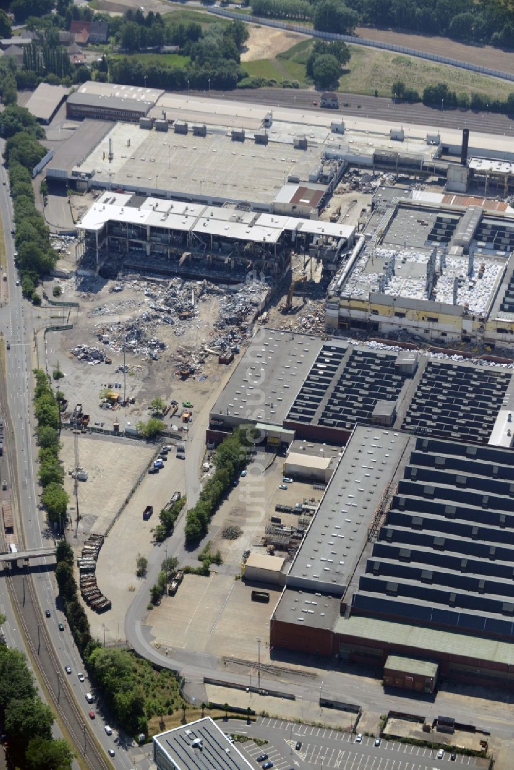 Luftaufnahme Bochum - Abrißarbeiten auf dem Gelände der Ruine des Opel Werk I in Bochum im Bundesland Nordrhein-Westfalen