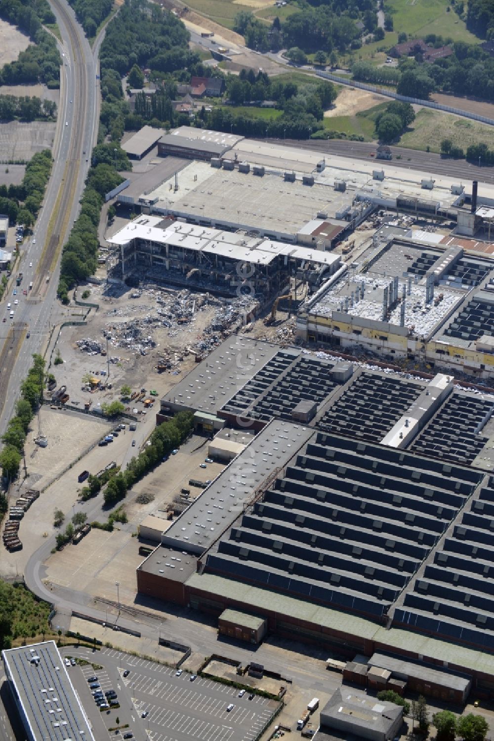 Bochum aus der Vogelperspektive: Abrißarbeiten auf dem Gelände der Ruine des Opel Werk I in Bochum im Bundesland Nordrhein-Westfalen