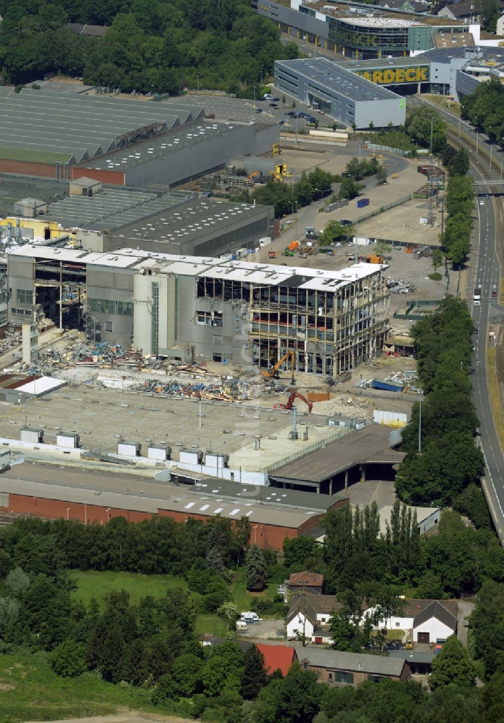 Bochum aus der Vogelperspektive: Abrißarbeiten auf dem Gelände der Ruine des Opel Werk I in Bochum im Bundesland Nordrhein-Westfalen