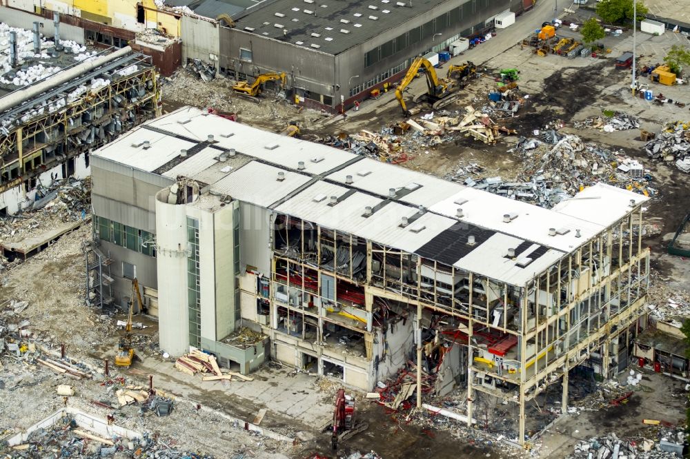 Bochum von oben - Abrißarbeiten auf dem Gelände der Ruine des Opel Werk I in Bochum im Bundesland Nordrhein-Westfalen