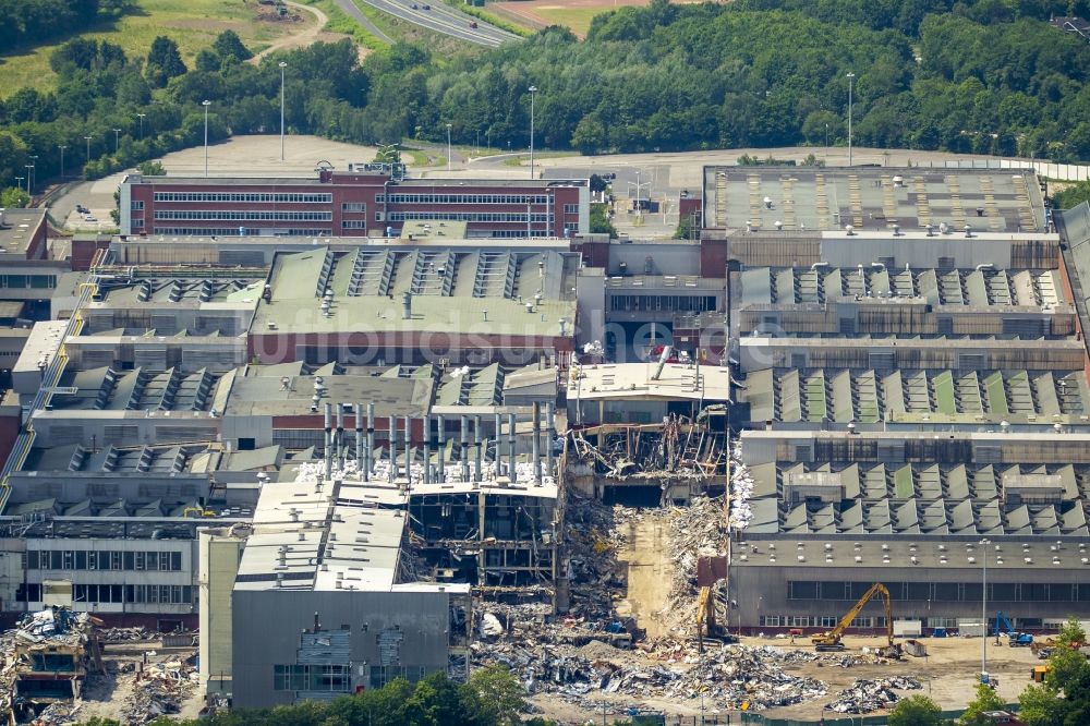 Bochum aus der Vogelperspektive: Abrißarbeiten auf dem Gelände der Ruine des Opel Werk I in Bochum im Bundesland Nordrhein-Westfalen