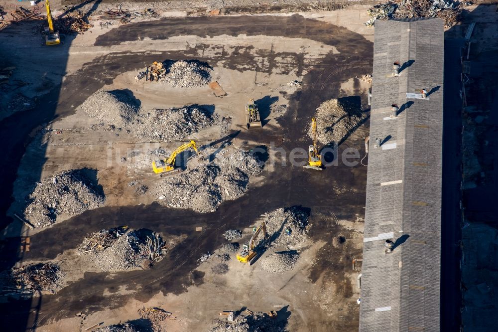 Luftbild Bochum - Abrißarbeiten auf dem Gelände der Ruine des stillgelegten Opel Werk 2 in Bochum im Bundesland Nordrhein-Westfalen