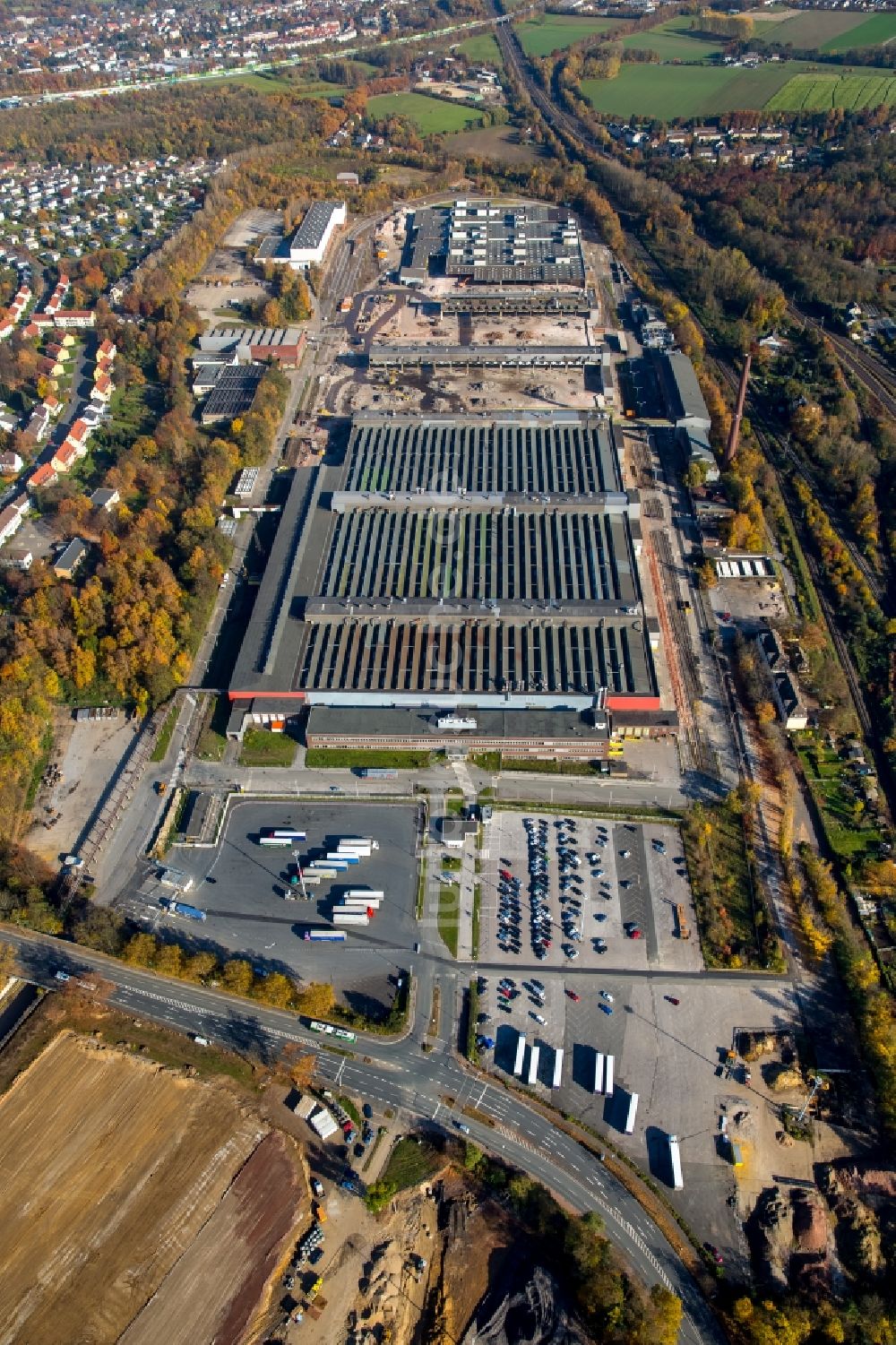 Bochum aus der Vogelperspektive: Abrißarbeiten auf dem Gelände der Ruine des stillgelegten Opel Werk 2 in Bochum im Bundesland Nordrhein-Westfalen