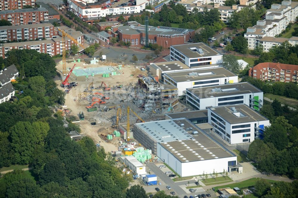 Luftaufnahme Hannover - Abrißarbeiten am Gelände der Schulgebäude der Integrierte Gesamtschule Mühlenberg in Hannover im Bundesland Niedersachsen