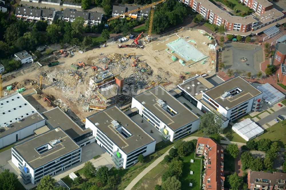 Hannover von oben - Abrißarbeiten am Gelände der Schulgebäude der Integrierte Gesamtschule Mühlenberg in Hannover im Bundesland Niedersachsen