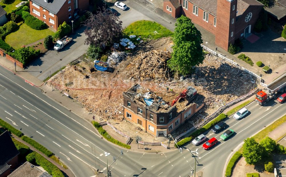 Bergkamen aus der Vogelperspektive: Abrissarbeiten an der Kreuzung Werner Straße, Westenhellweg und Ostenhellweg im Ortsteil Rünthe in Bergkamen im Bundesland Nordrhein-Westfalen, Deutschland