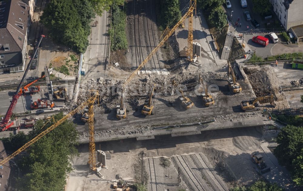 Luftbild Essen - Abrißarbeiten der Stadtwaldbrücke an der BAB Autobahn A40 in Essen im Bundesland Nordrhein-Westfalen