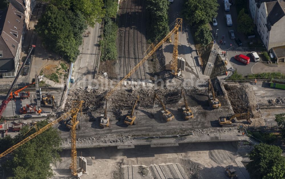 Luftaufnahme Essen - Abrißarbeiten der Stadtwaldbrücke an der BAB Autobahn A40 in Essen im Bundesland Nordrhein-Westfalen