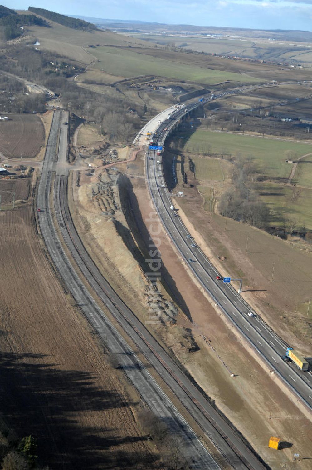 Sättelstädt aus der Vogelperspektive: Abrißarbeiten am Streckenverlauf des A4 - demolition work on the old, disused itinerary of the A4 motorway course