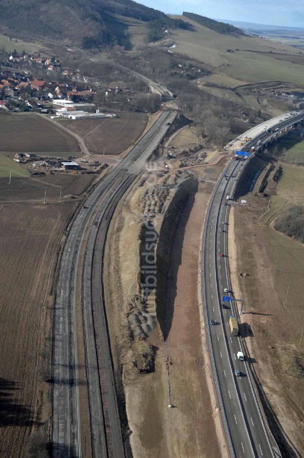 Luftaufnahme Sättelstädt - Abrißarbeiten am Streckenverlauf des A4 - demolition work on the old, disused itinerary of the A4 motorway course