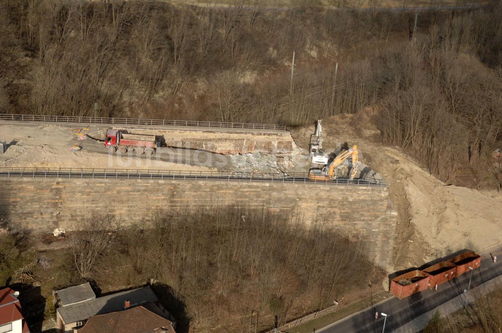 Sättelstädt aus der Vogelperspektive: Abrißarbeiten am Streckenverlauf des A4 - demolition work on the old, disused itinerary of the A4 motorway course