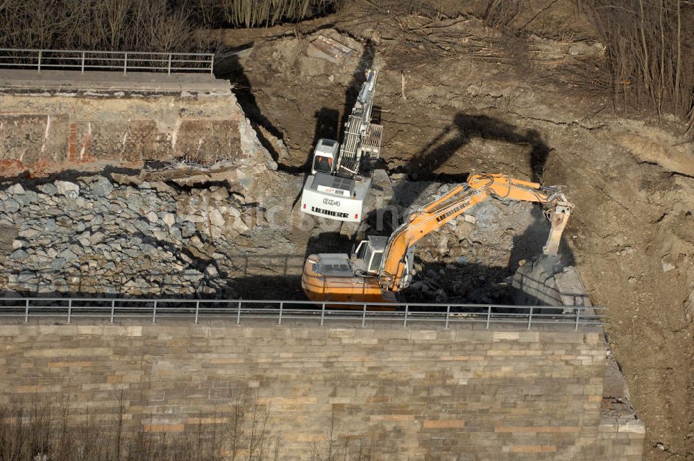 Sättelstädt aus der Vogelperspektive: Abrißarbeiten am Streckenverlauf des A4 - demolition work on the old, disused itinerary of the A4 motorway course