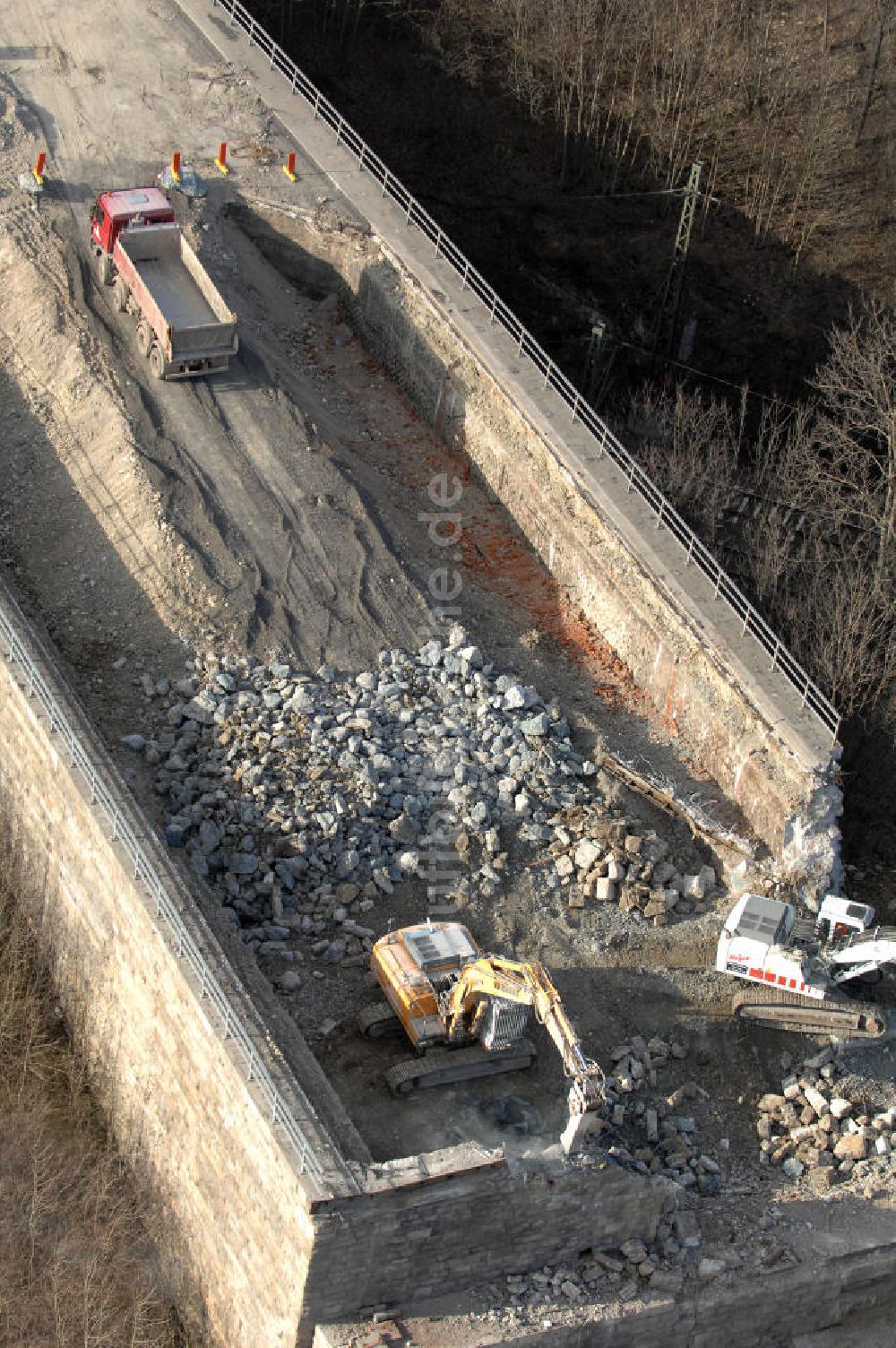 Sättelstädt von oben - Abrißarbeiten am Streckenverlauf des A4 - demolition work on the old, disused itinerary of the A4 motorway course