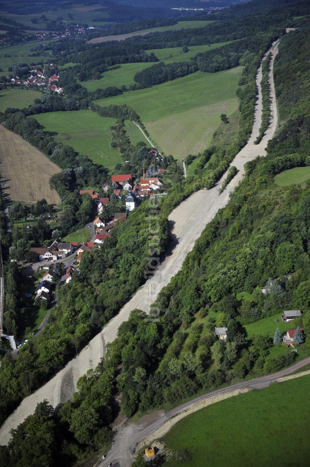 Wutha-Farnroda von oben - Abrißarbeiten am Streckenverlauf des A4 - demolition work on the old, disused itinerary of the A4 motorway course