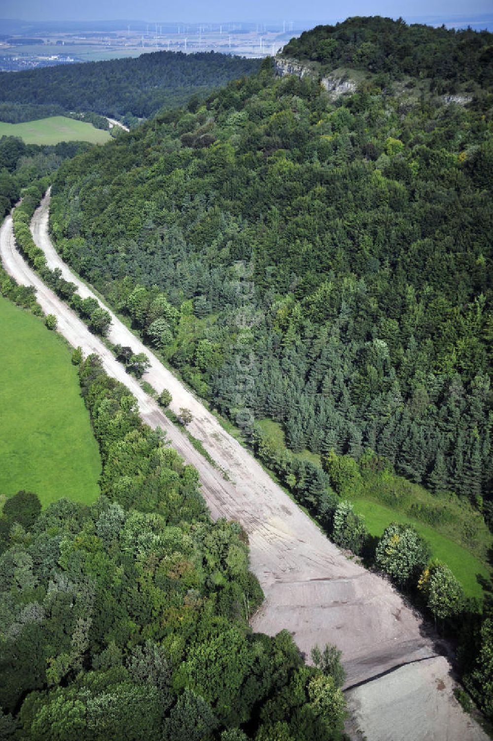 Wutha-Farnroda aus der Vogelperspektive: Abrißarbeiten am Streckenverlauf des A4 - demolition work on the old, disused itinerary of the A4 motorway course