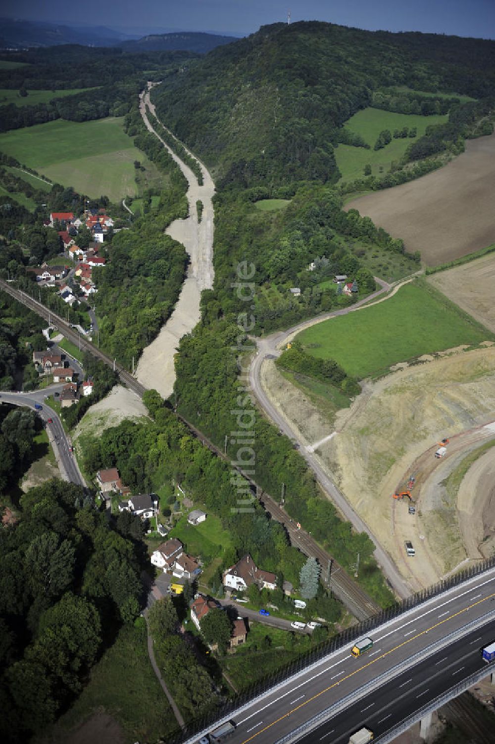 Wutha-Farnroda aus der Vogelperspektive: Abrißarbeiten am Streckenverlauf des A4 - demolition work on the old, disused itinerary of the A4 motorway course