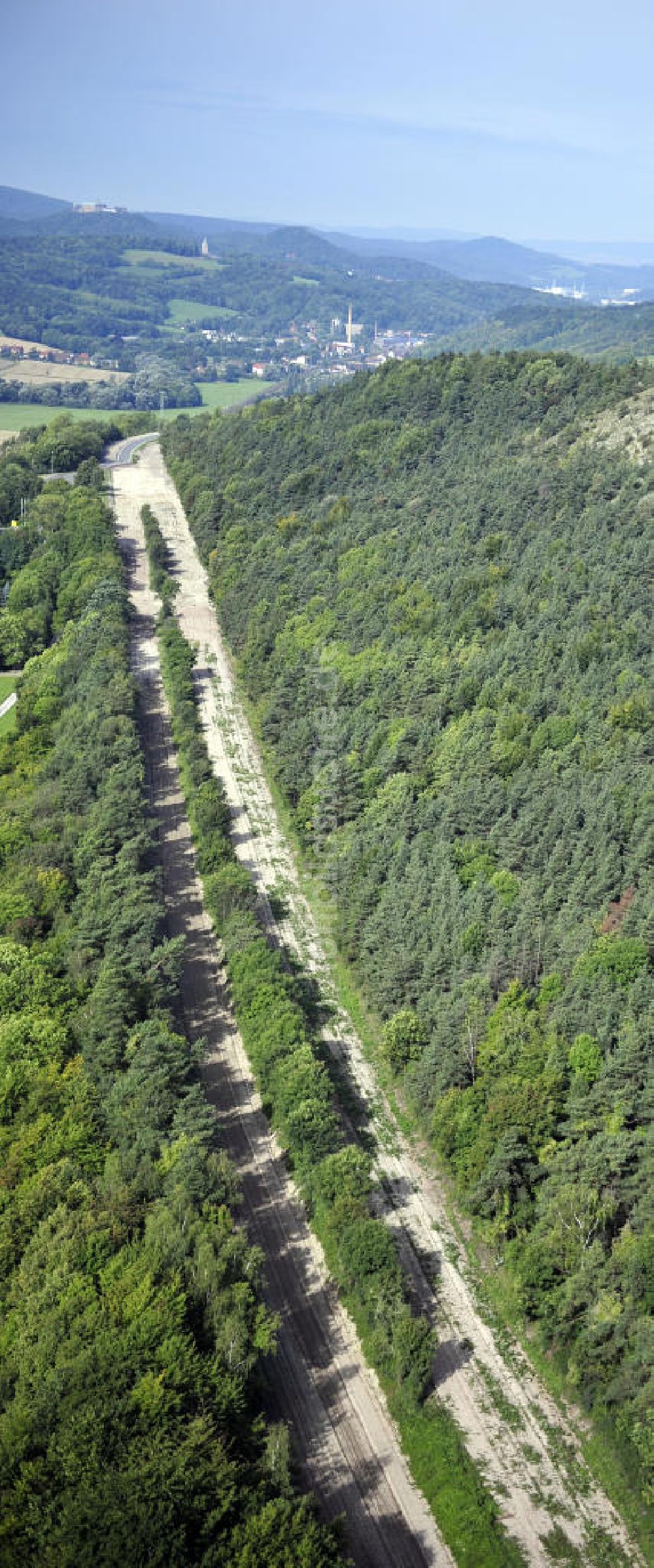 Luftaufnahme Wutha-Farnroda - Abrißarbeiten am Streckenverlauf des A4 - demolition work on the old, disused itinerary of the A4 motorway course