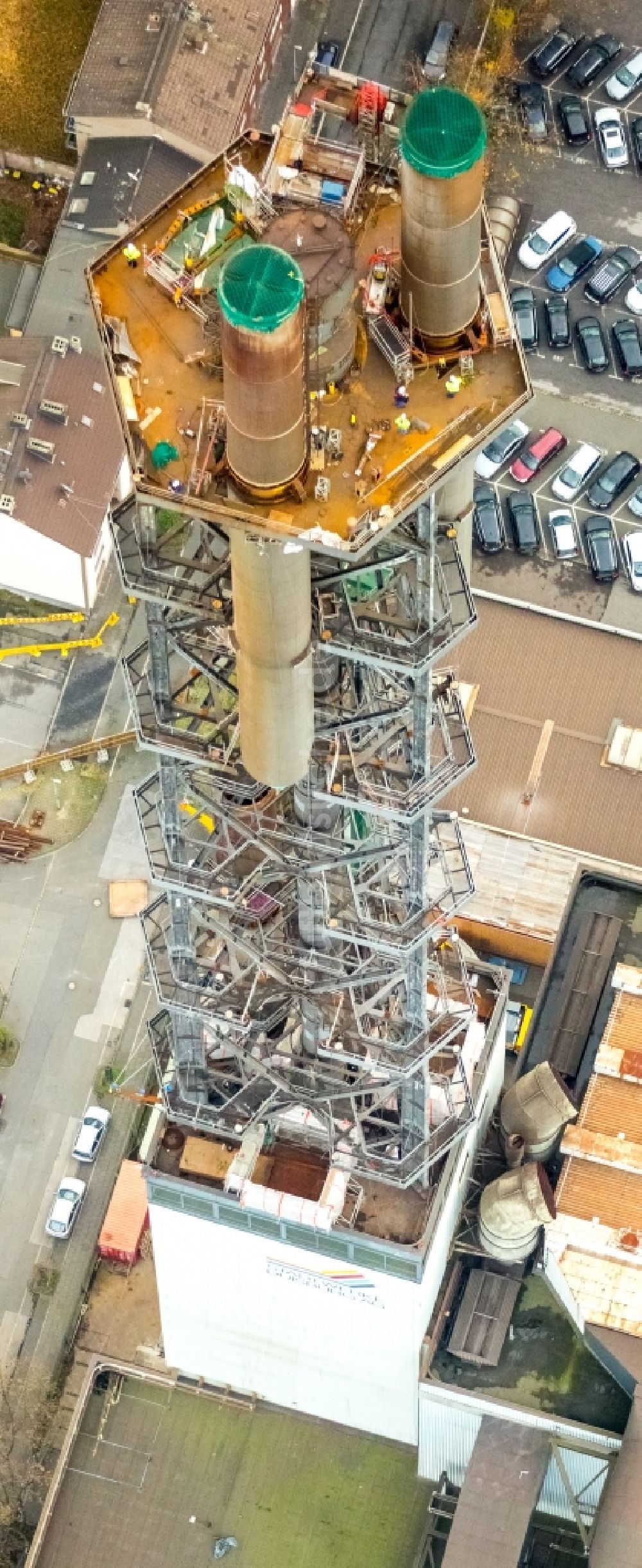 Duisburg aus der Vogelperspektive Abrißarbeiten an den Turmbauwerken der Industrie