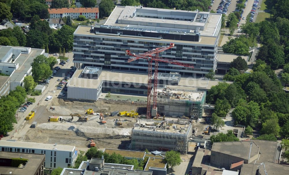 Luftaufnahme Bochum - Abrißarbeiten der Urgebäude der RUB am Campus der Ruhr-Universität Bochum im Bundesland Nordrhein-Westfalen