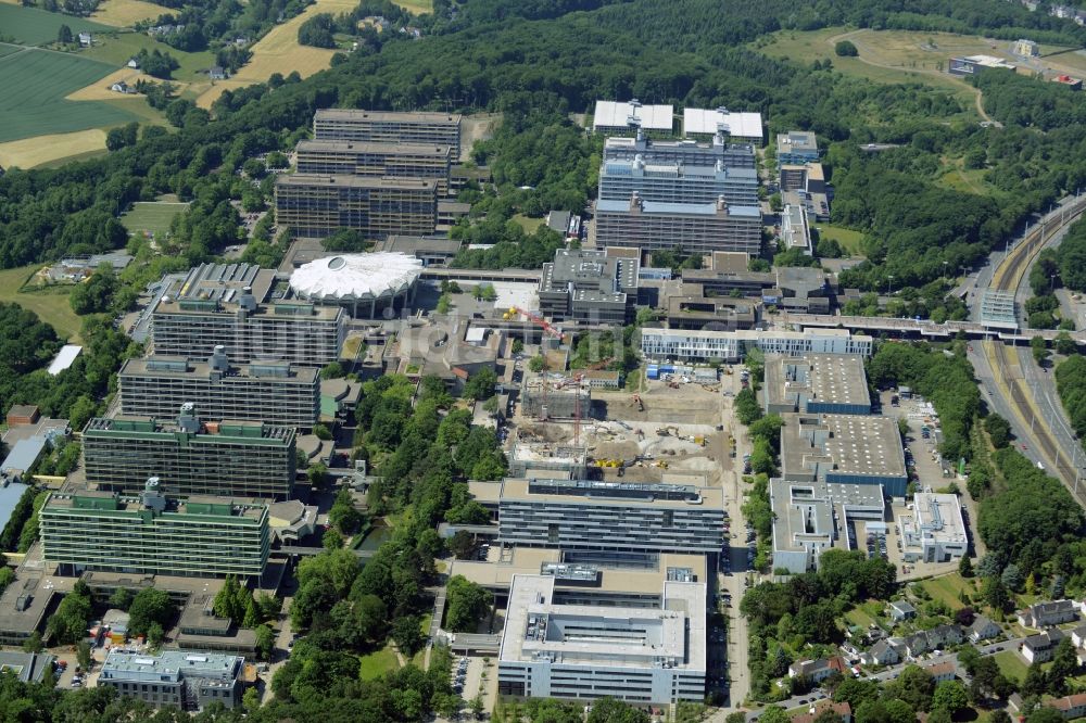 Luftaufnahme Bochum - Abrißarbeiten der Urgebäude der RUB am Campus der Ruhr-Universität Bochum im Bundesland Nordrhein-Westfalen