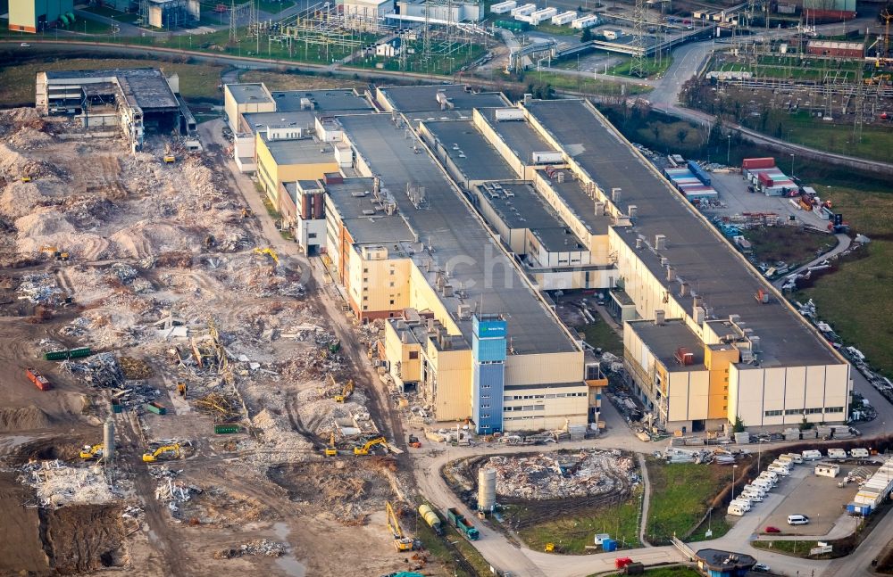 Walsum von oben - Abrißarbeiten am Werksgelände der ehemaligen Papierfabrik Norske Skog und der Papierfabrik Haindl in Duisburg im Bundesland Nordrhein-Westfalen - NRW, Deutschland