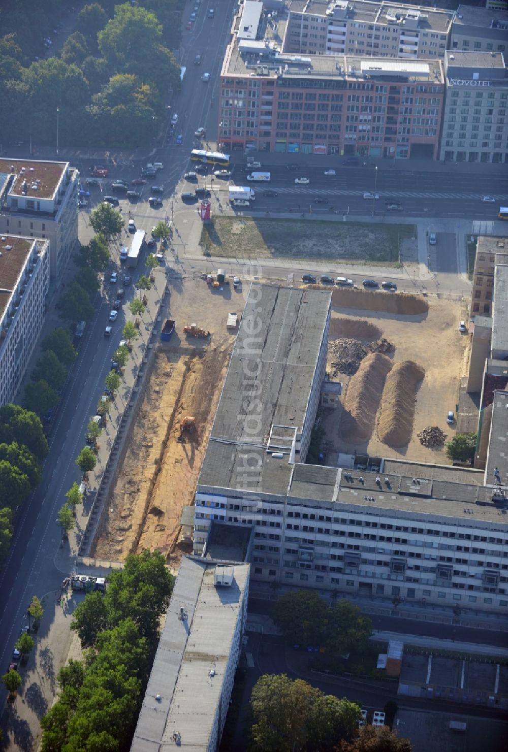 Berlin von oben - Abrissbaustelle des ehemaligen Bauministeriums der DDR am Petriplatz im Bezirk Mitte in Berlin