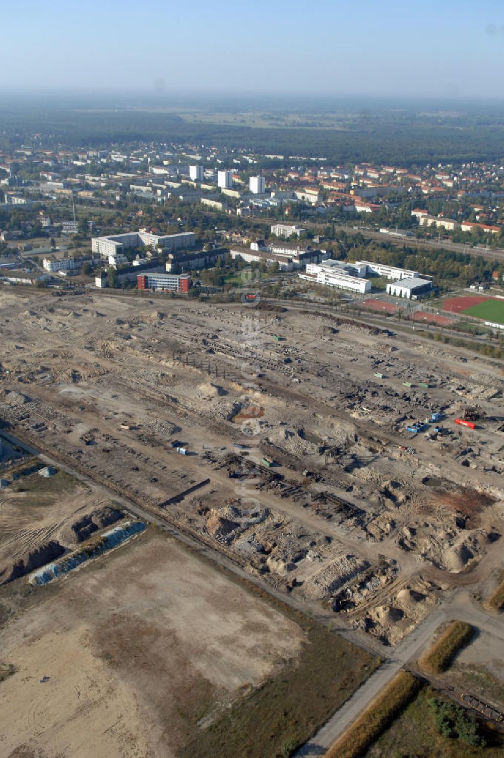 Hennigsdorf aus der Vogelperspektive: Abrissfläche Altwalzwerk im Gewerbegebiet Nord Hennigsdorf