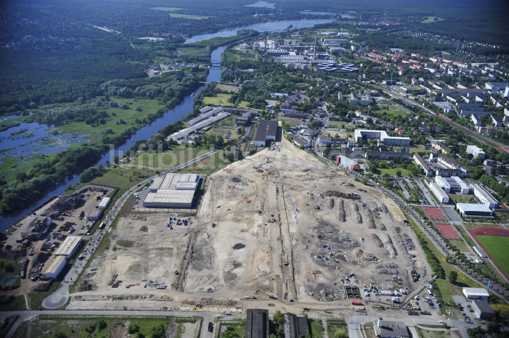 Hennigsdorf aus der Vogelperspektive: Abrissfläche Altwalzwerk im Gewerbegebiet Nord Hennigsdorf