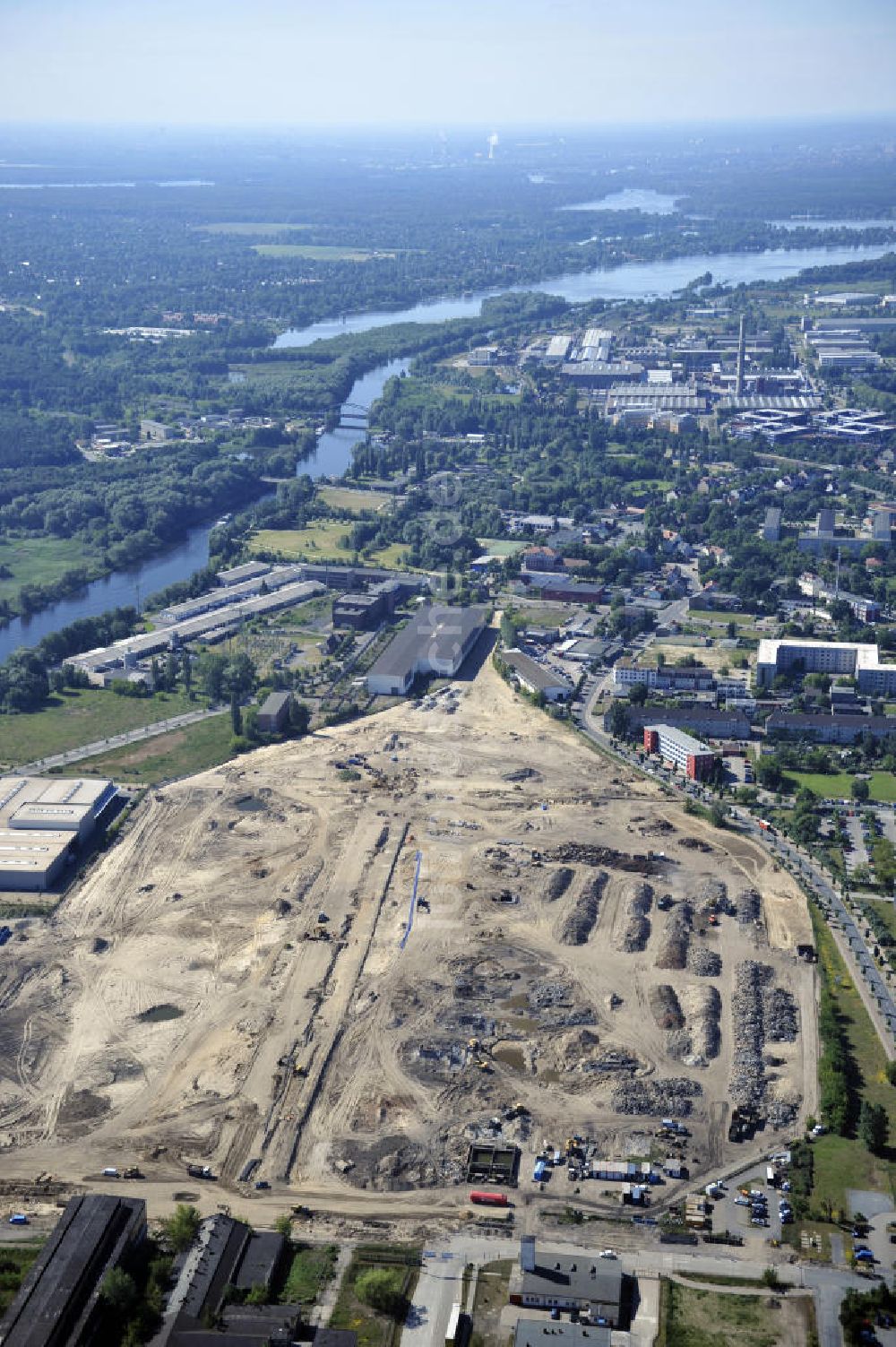 Luftaufnahme Hennigsdorf - Abrissfläche Altwalzwerk im Gewerbegebiet Nord Hennigsdorf