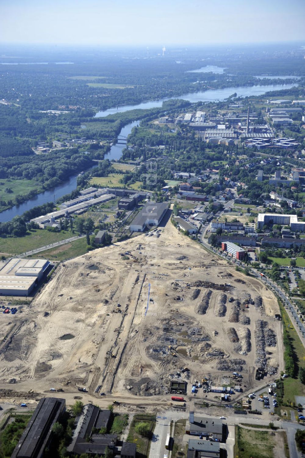 Luftaufnahme Hennigsdorf - Abrissfläche Altwalzwerk im Gewerbegebiet Nord Hennigsdorf