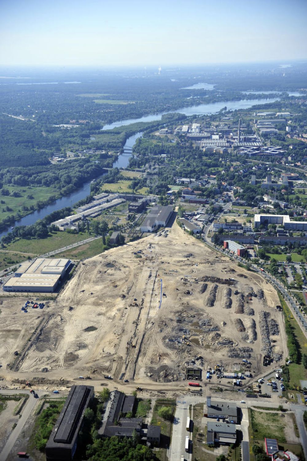 Hennigsdorf von oben - Abrissfläche Altwalzwerk im Gewerbegebiet Nord Hennigsdorf