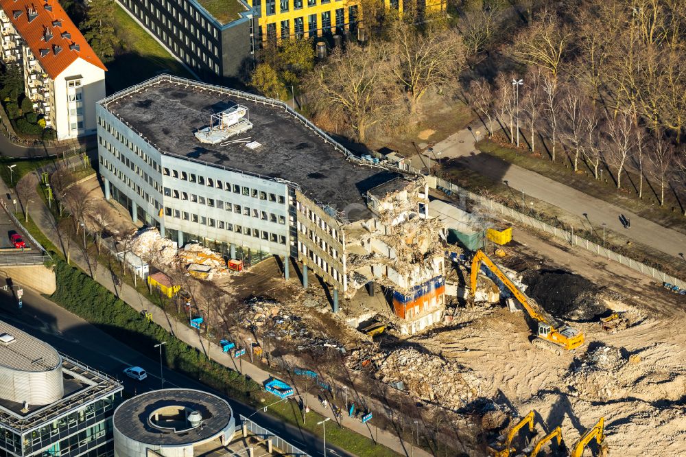 Düsseldorf von oben - Abrißfläche der Bürohaus- Gebäude Alte Siemens-Zentrale in Düsseldorf im Bundesland Nordrhein-Westfalen, Deutschland