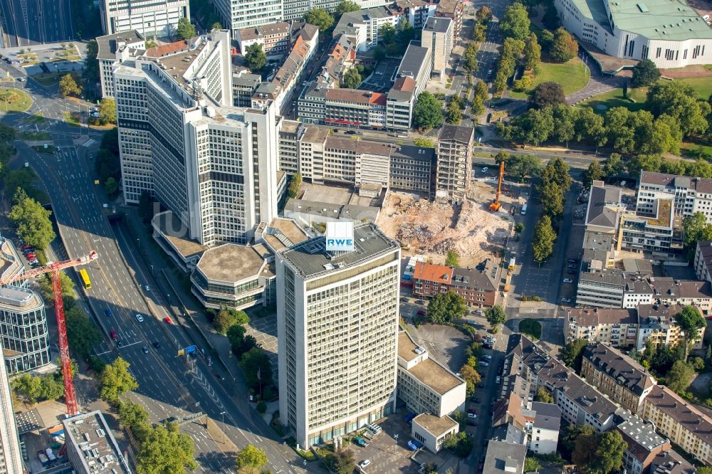 Essen von oben - Abrißfläche der Bürohaus- Gebäude an der Baustelle Huyssenallee in Essen im Bundesland Nordrhein-Westfalen