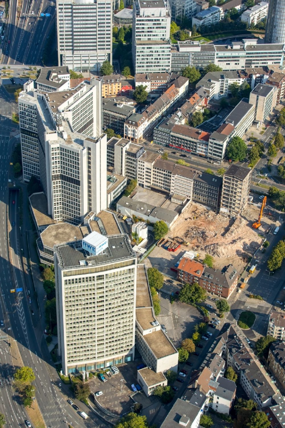 Essen aus der Vogelperspektive: Abrißfläche der Bürohaus- Gebäude an der Baustelle Huyssenallee in Essen im Bundesland Nordrhein-Westfalen