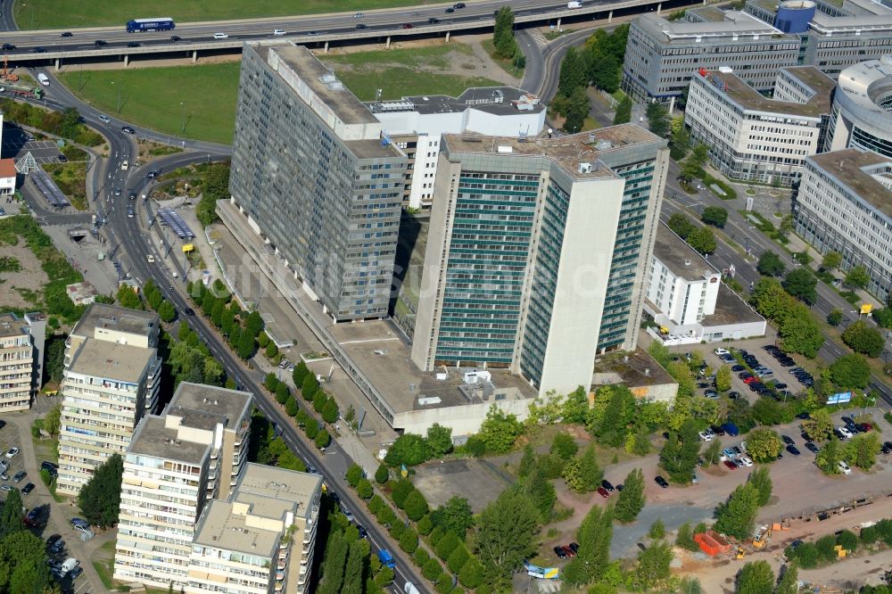 Luftaufnahme Offenbach am Main - Abrißfläche der Bürohaus- Gebäude Berliner Straße in Offenbach am Main im Bundesland Hessen