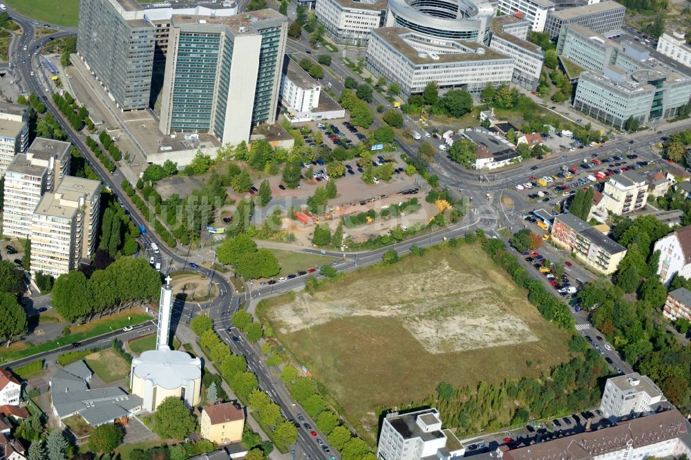 Offenbach am Main von oben - Abrißfläche der Bürohaus- Gebäude Berliner Straße in Offenbach am Main im Bundesland Hessen