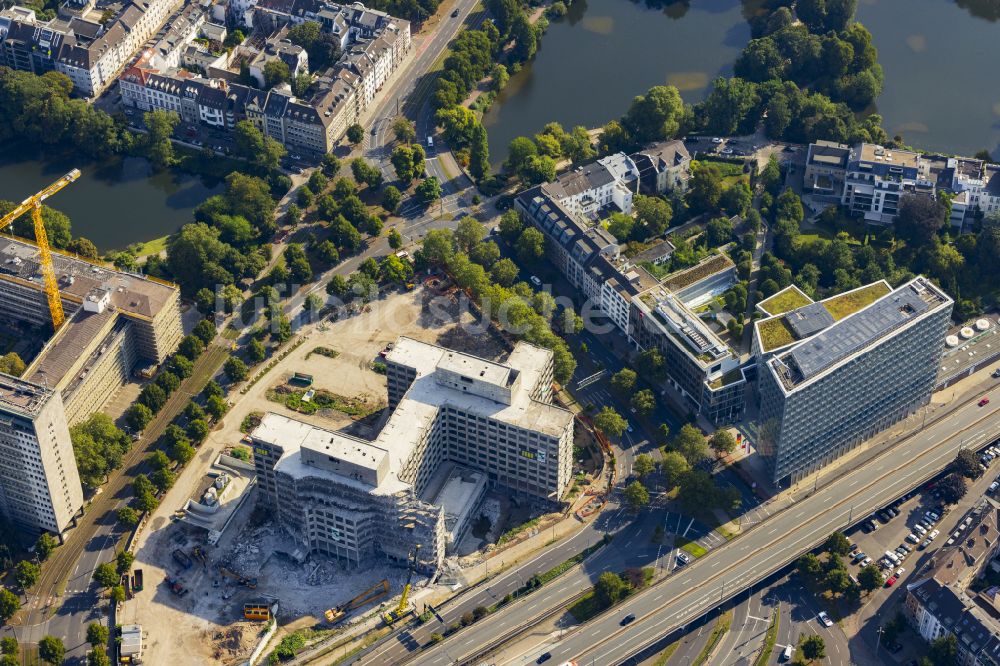 Düsseldorf von oben - Abrißfläche der Bürohaus- Gebäude und Entsorgungsarbeiten an den Trümmer- Resten des Bürogebäudes Haroldstraße 5 in Düsseldorf im Bundesland Nordrhein-Westfalen, Deutschland