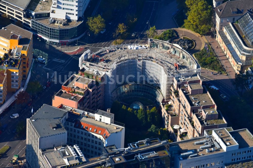 Luftbild Berlin - Abrißfläche der Bürohaus- Gebäude der früheren Zentrale der Berliner Volksbank an der Budapester Straße Ecke Kurfürstenstraße im Ortsteil Mitte in Berlin, Deutschland