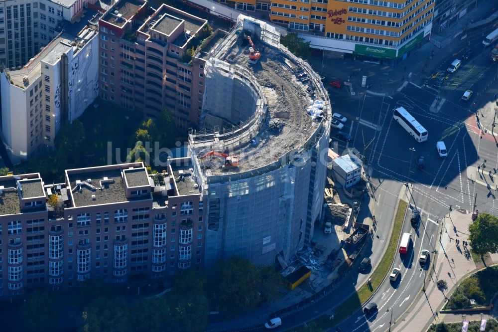 Luftbild Berlin - Abrißfläche der Bürohaus- Gebäude der früheren Zentrale der Berliner Volksbank an der Budapester Straße Ecke Kurfürstenstraße im Ortsteil Mitte in Berlin, Deutschland