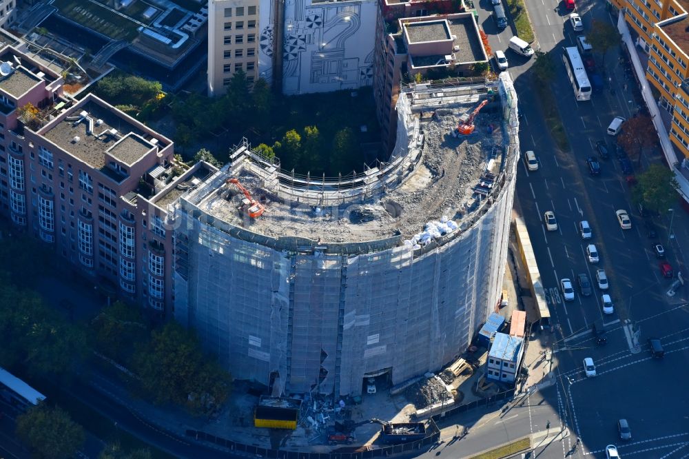 Berlin aus der Vogelperspektive: Abrißfläche der Bürohaus- Gebäude der früheren Zentrale der Berliner Volksbank an der Budapester Straße Ecke Kurfürstenstraße im Ortsteil Mitte in Berlin, Deutschland